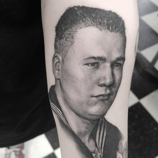Tattoo Shop «Cali Soul Tattoo», reviews and photos, 4751 N Blackstone