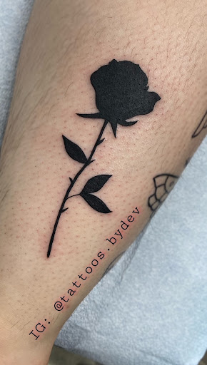 Explore around the knee tattoo ideas, creative tattoo ideas in Keene, available at Creative Ink Tattoo Studio