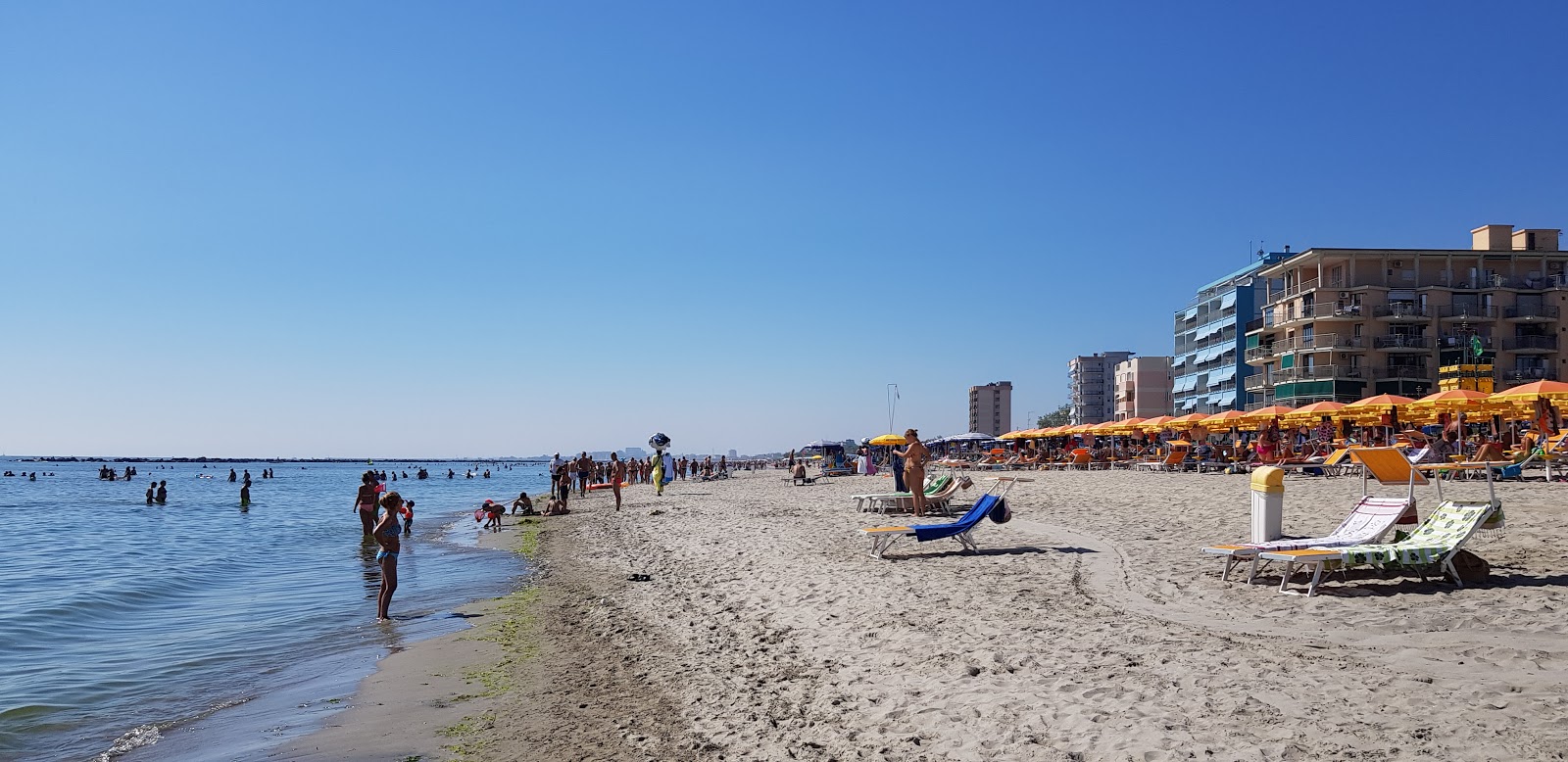 Valokuva Lido Degli Scacchiista. pinnalla beige iekka:n kanssa