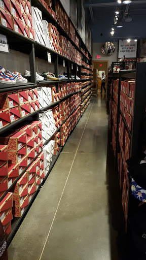Shoe Store «Vans», reviews and photos, 10600 Quil Ceda Blvd #0660, Tulalip, WA 98271, USA