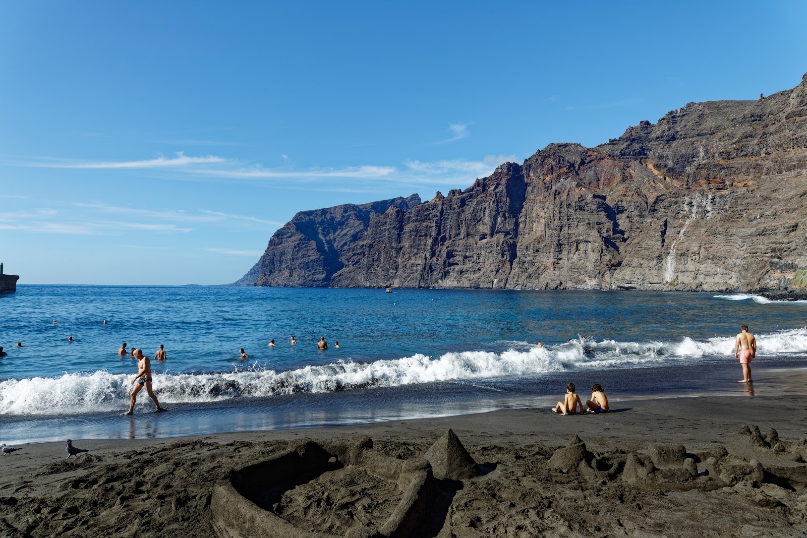 Foto von Playa de los Gigantes mit gerader strand