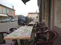 Atmosphère du Bar/restaurant Le Renouveau à Pont-de-Vaux - n°1