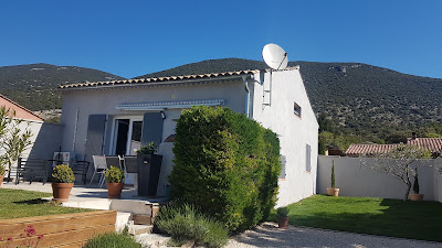 APPARTEMENT LES LAURIERS ROSES à Rustrel