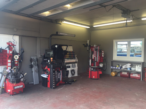 Auto Repair Shop «C&H Automotive and Towing», reviews and photos, 185 Main St, New Canaan, CT 06840, USA