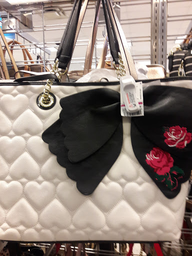 Clothing Store «Ross Dress for Less», reviews and photos, 4646 S Cooper St, Arlington, TX 76017, USA