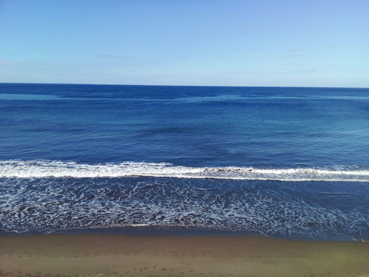 Foto von El Velero beach und die siedlung