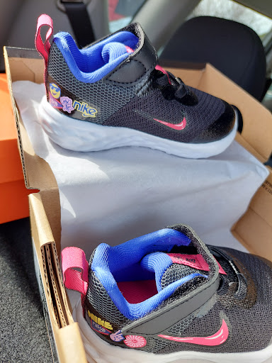 Sporting Goods Store «Nike Factory Store», reviews and photos, 1111 N Roosevelt Dr #400, Seaside, OR 97138, USA