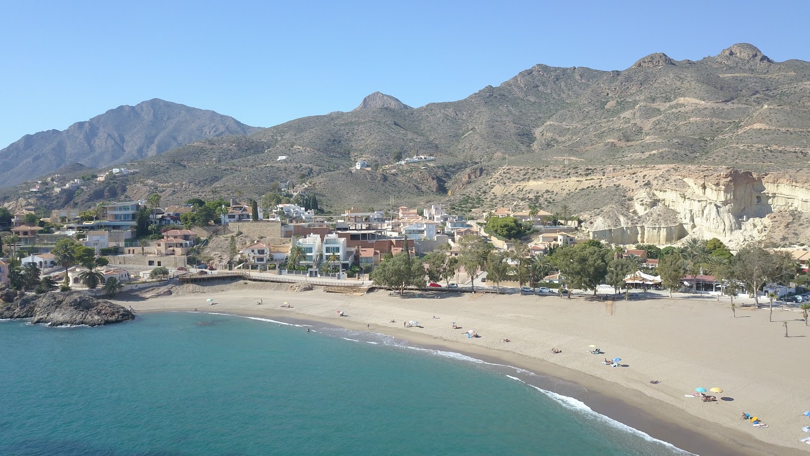 Playa de Bolnuevo'in fotoğrafı düz ve uzun ile birlikte