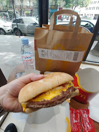 Cheeseburger du Restauration rapide McDonald's Wagram à Paris - n°6