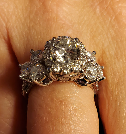 Jewelry Store «Rogers & Hollands Jewelers», reviews and photos, 1352 Mall Loop Dr, Joliet, IL 60431, USA