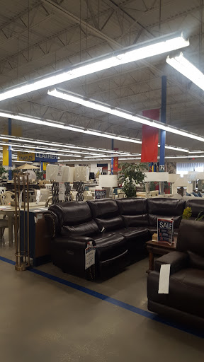 Outlet Store «Rooms To Go Outlet Furniture Store - Seffner», reviews and photos, 11540 E Highway 92, Seffner, FL 33584, USA