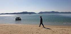 Sagumi Beach'in fotoğrafı uçurumlarla desteklenmiş