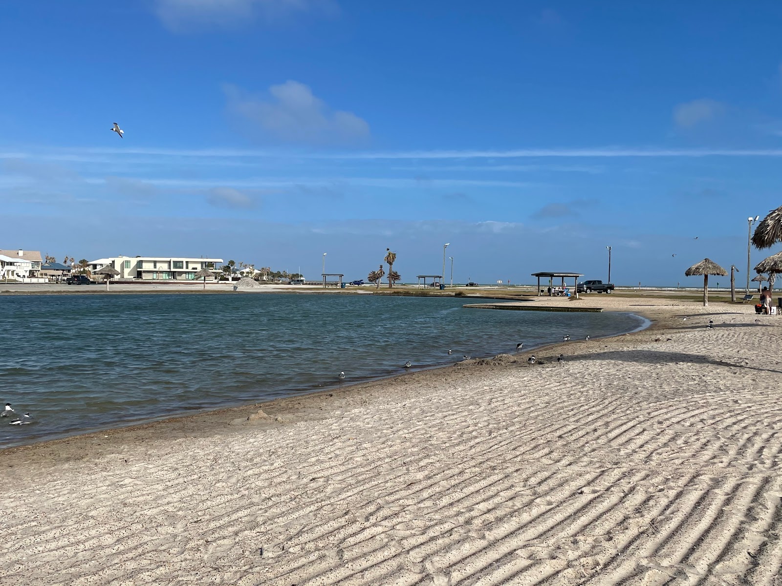 Rockport beach的照片 带有明亮的沙子表面