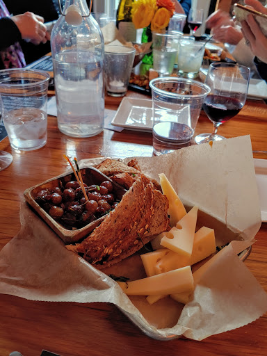 Lounge «Snapshots Lounge», reviews and photos, 1320 Weaver Dr, Granville, OH 43023, USA