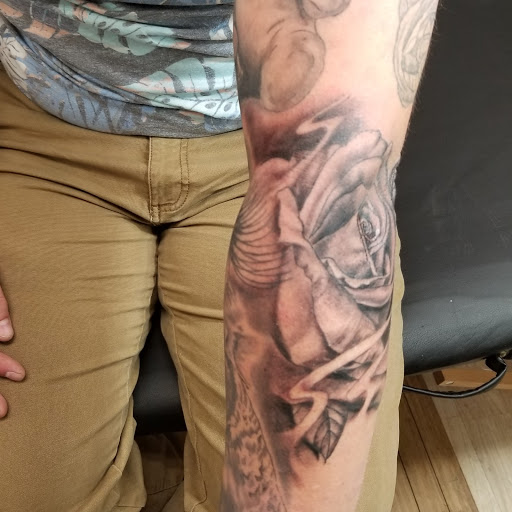 Tattoo Shop «Simply Addictive Tattoo Studio», reviews and photos, 920 NW 32nd St, Newcastle, OK 73065, USA