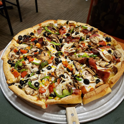 #12 best pizza place in Lynnwood - Round Table Pizza