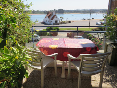 Une terrasse sur la mer à Trégastel