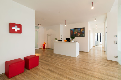 Dr. Astrid Stingl - Dr. Astrid Stingl