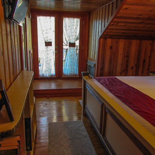 Bed & Breakfast «Red Leaf River Inn», reviews and photos, 146 Chestnut Walk Dr, Waynesville, NC 28786, USA