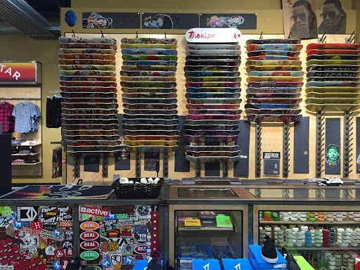 Clothing Store «Active Ride Shop», reviews and photos, 180 W Hillcrest Dr #101, Thousand Oaks, CA 91360, USA