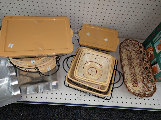 Thrift Store «Goodwill Windsor Woods Retail Store», reviews and photos, 229 S Rosemont Rd, Virginia Beach, VA 23452, USA