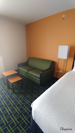 Hotel «Fairfield Inn & Suites by Marriott Orlando at SeaWorld®», reviews and photos, 10815 International Dr, Orlando, FL 32821, USA