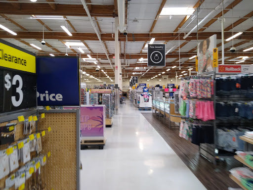 Discount Store «Walmart», reviews and photos, 1040 Green Acres Rd, Eugene, OR 97408, USA