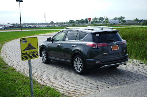 Toyota Dealer «Toyota of Naperville», reviews and photos, 1488 Ogden Ave, Naperville, IL 60540, USA