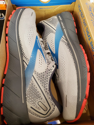 Sporting Goods Store «Hansons Running Shop», reviews and photos, 3 S Broadway St, Lake Orion, MI 48362, USA