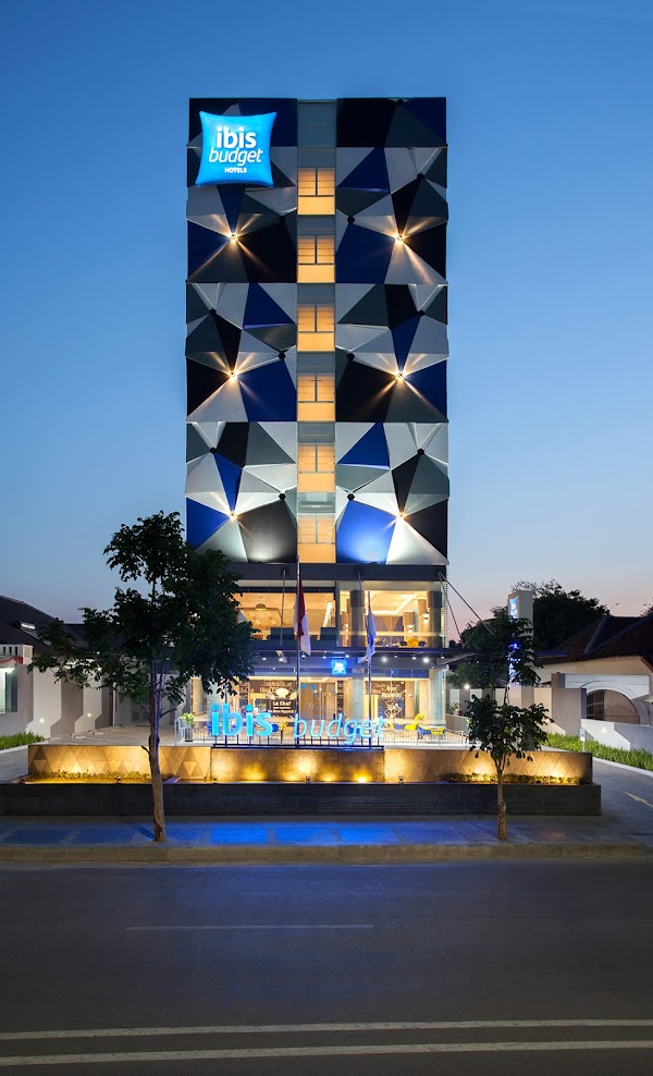 10 Daftar Hotel  Penginapan Paling Recomen Di  Cirebon  