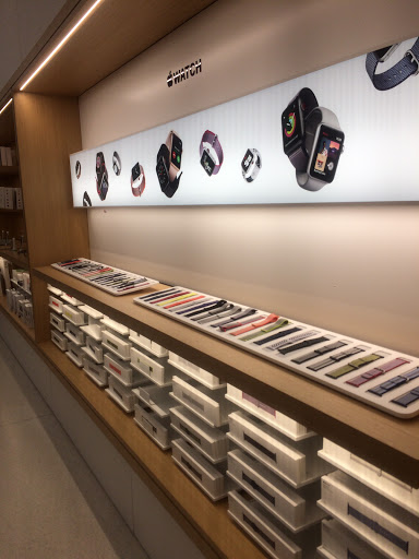 Computer Store «Apple Woodland», reviews and photos, 3195 28th St SE, Grand Rapids, MI 49512, USA