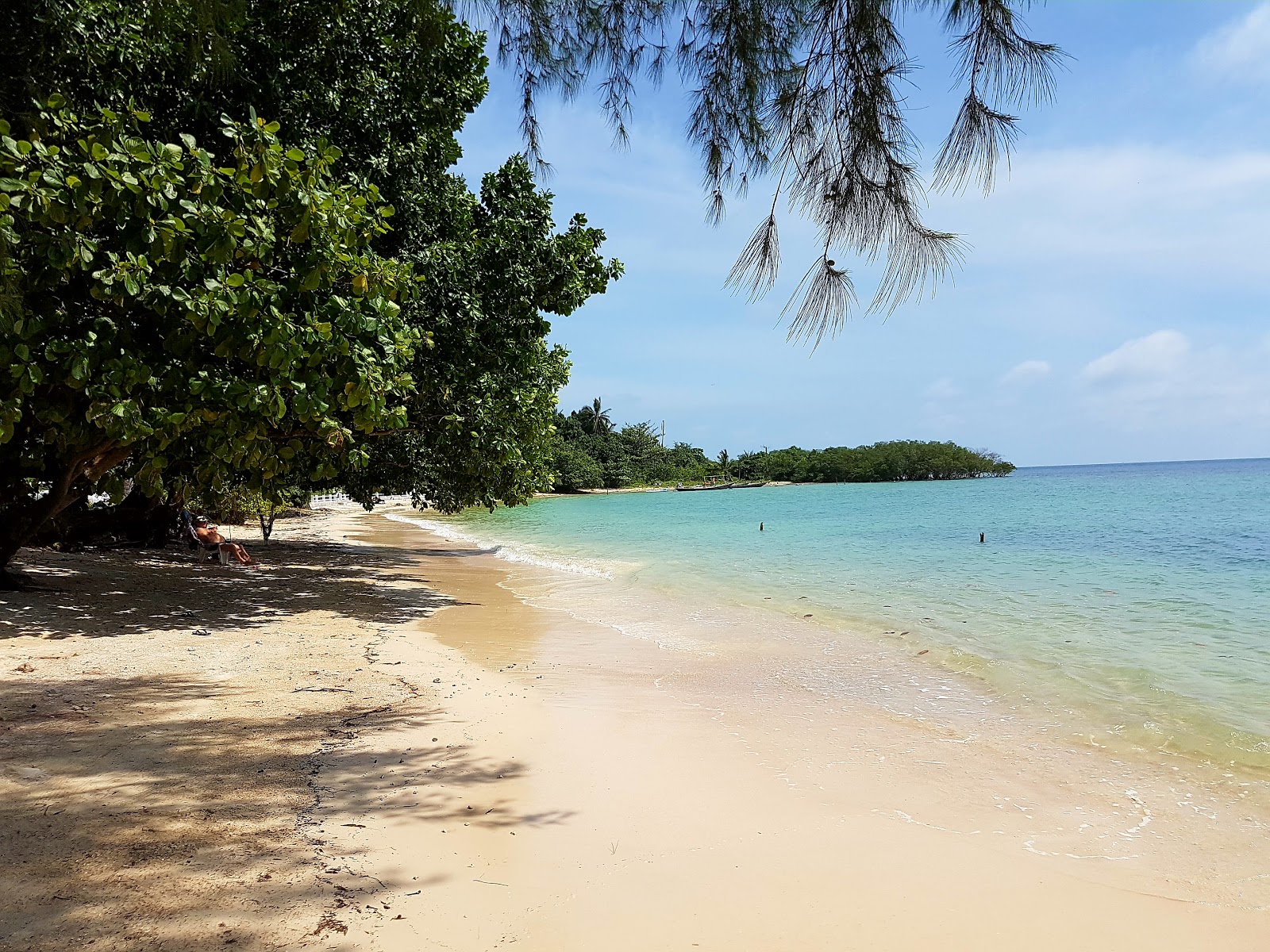Foto von Natien Beach mit geräumige küstenlinie
