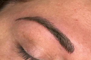 Kosmetikinstitut Ayandeh Beauty - Ihr Experte für Microblading und Micro Needling image