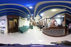 Femina Unisex Salon image