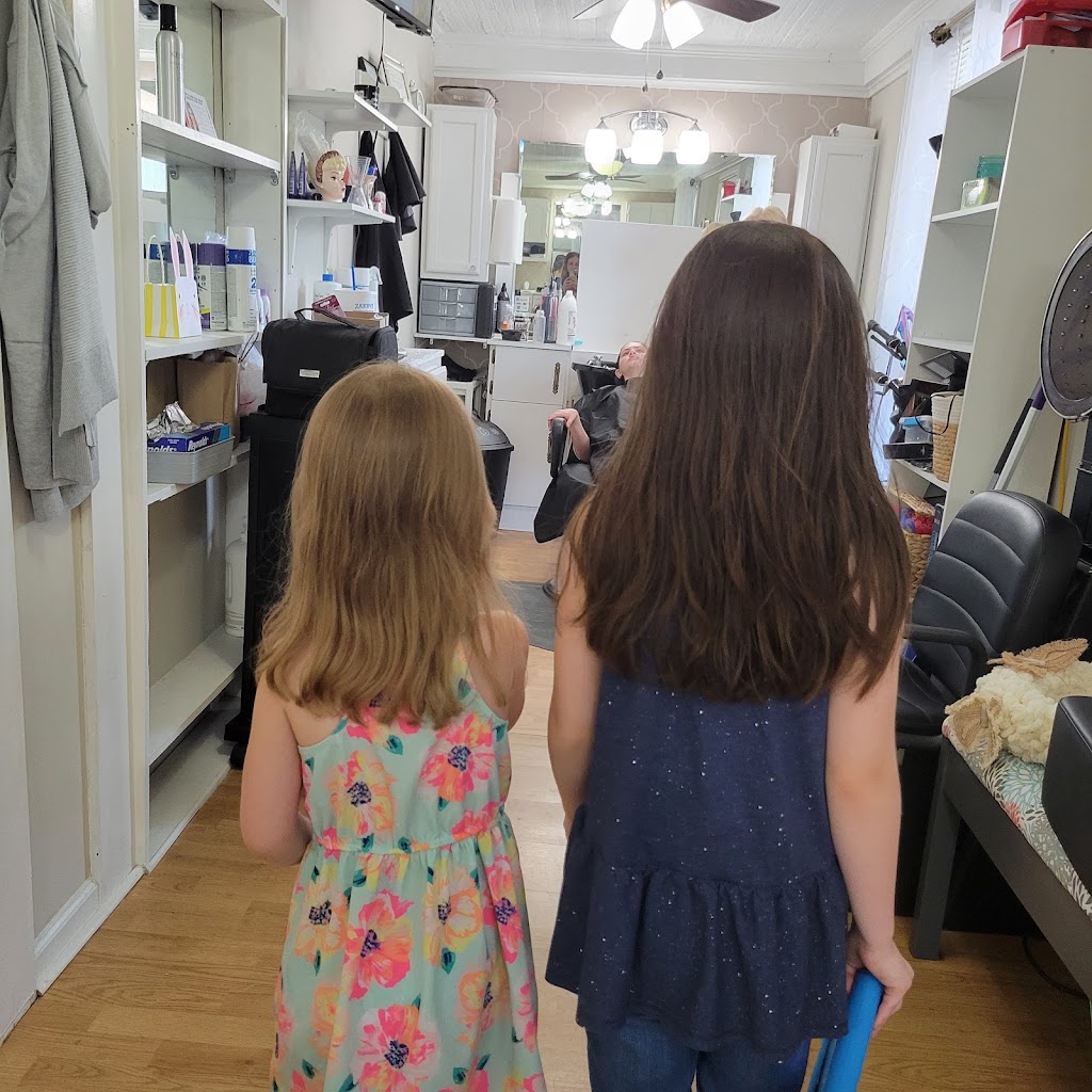 Friendz Salon 28054