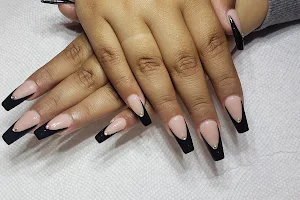 Da-Vi Nails image