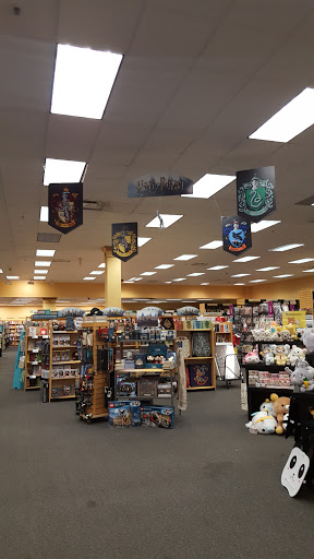 Book Store «Books-A-Million», reviews and photos, 335 Howe Ave, Cuyahoga Falls, OH 44221, USA