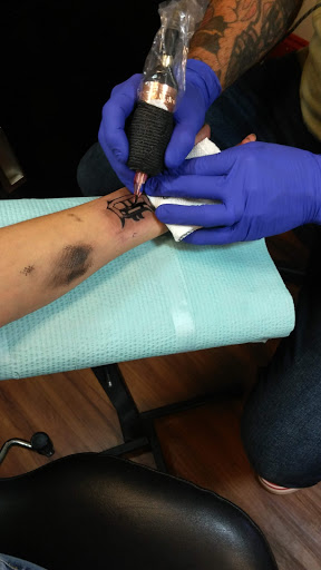 Tattoo Shop «Against the Grain Tattoos», reviews and photos, 1380 Cypress Ave, Melbourne, FL 32935, USA