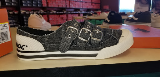 Shoe Store «Famous Footwear», reviews and photos, 7951 W Tropical Pkwy, Las Vegas, NV 89149, USA