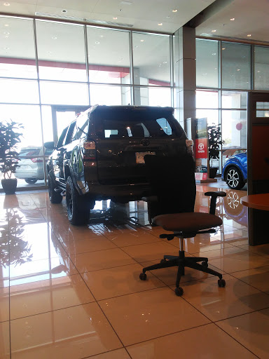 Toyota Dealer «Larry H. Miller Toyota Peoria», reviews and photos, 8633 W Bell Rd, Peoria, AZ 85382, USA