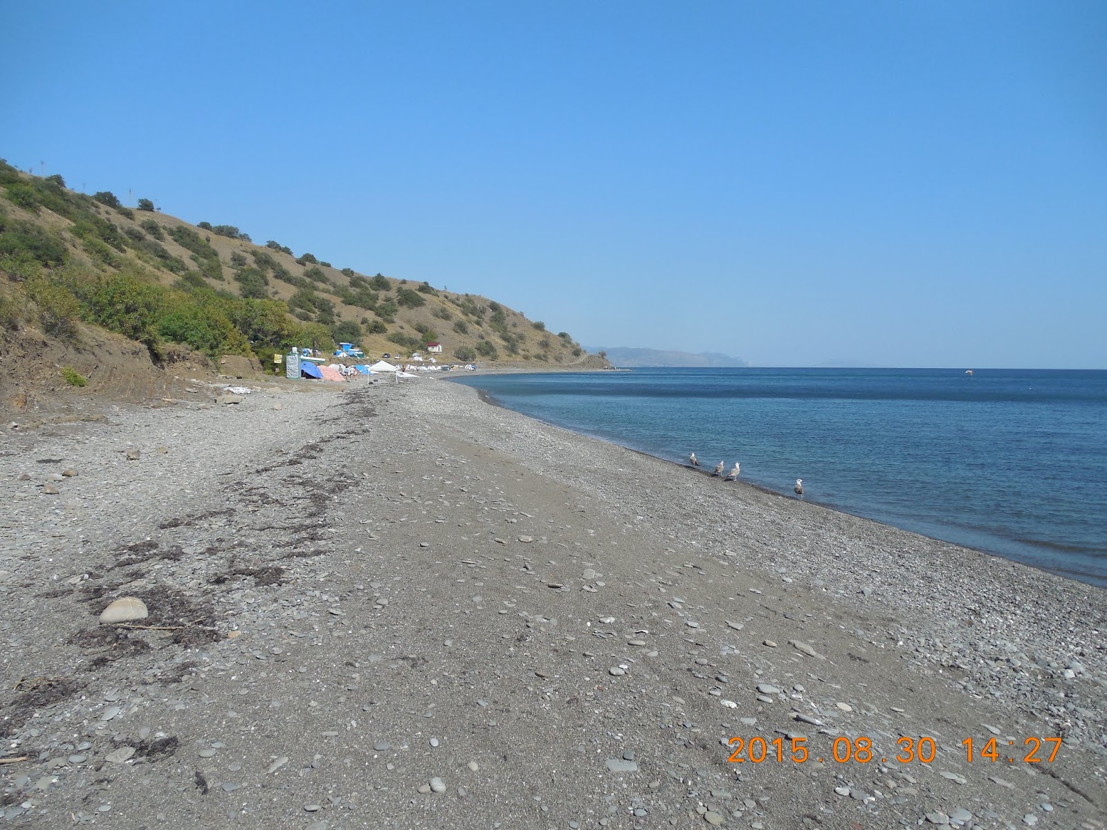 Fotografie cu Derbent Beach cu o suprafață de nisip beige cu scoici