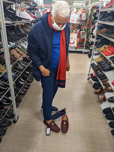 Clothing Store «Burlington Coat Factory», reviews and photos, 16590 N Fwy Service Rd, Conroe, TX 77384, USA