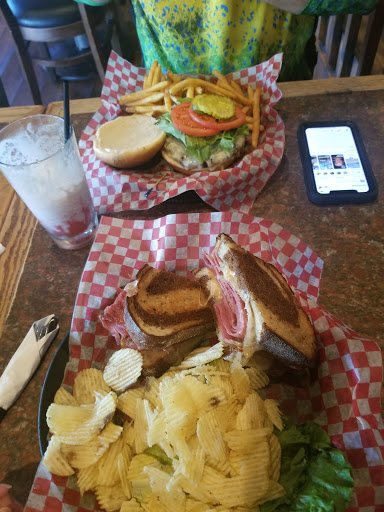 Bar & Grill «J T Maxies», reviews and photos, 240 Wolf Rd, Albany, NY 12205, USA