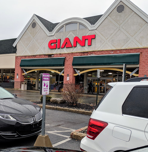 Shopping Mall «Lincoln Court Shopping Center», reviews and photos, 215 Lancaster Ave, Frazer, PA 19355, USA