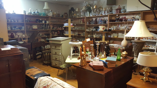 Antique Furniture Store «Useful Things Antiques & Collectibles Store», reviews and photos, 11 Crenshaw Ln, Coxs Creek, KY 40013, USA