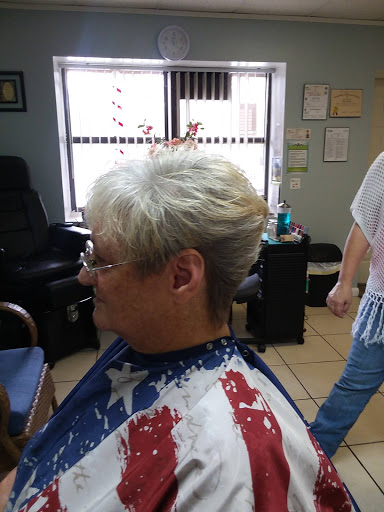 Hair Salon «Flippin Out Salon», reviews and photos, 3605 Sebring Pkwy, Sebring, FL 33870, USA