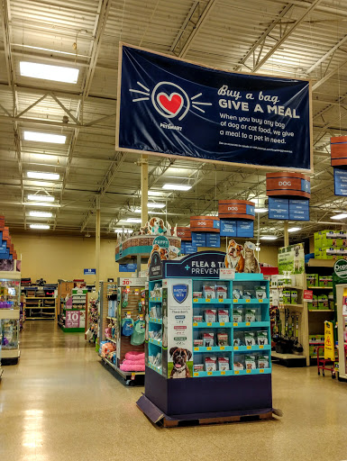 Pet Supply Store «PetSmart», reviews and photos, 17585 Southcenter Pkwy, Tukwila, WA 98188, USA