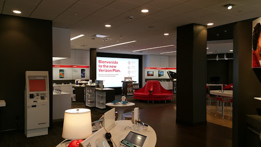 Cell Phone Store «Verizon», reviews and photos, 4900 Belt Line Rd, Dallas, TX 75254, USA