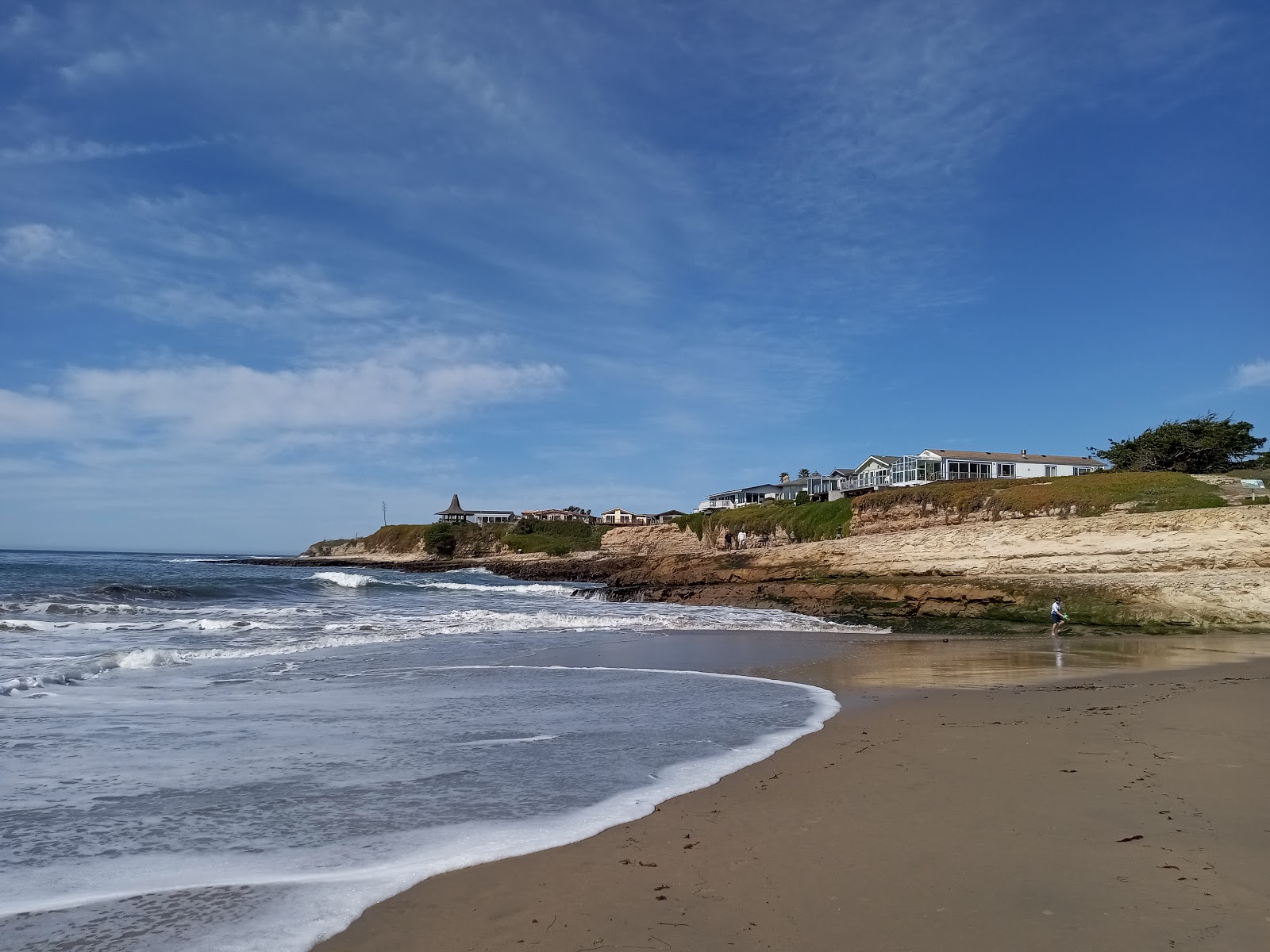 Foto af Natural Bridges Beach med høj niveau af renlighed