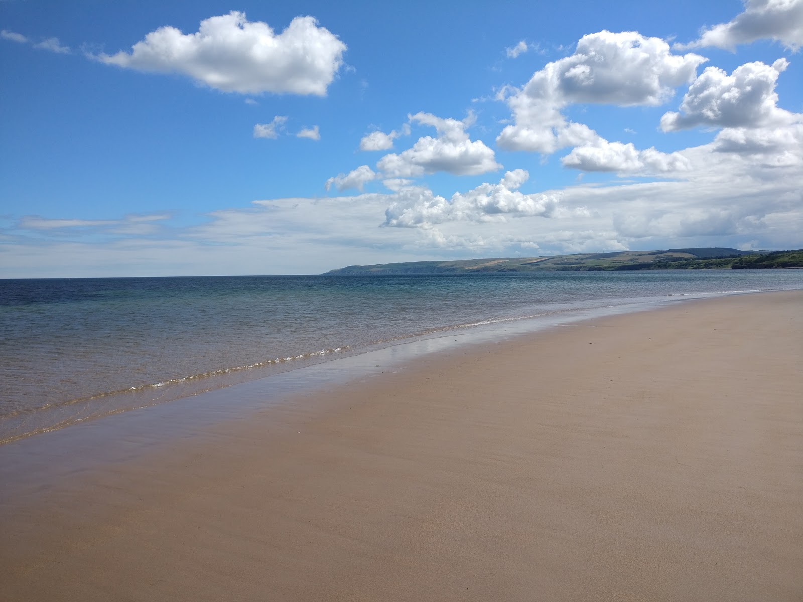 Photo of Thorntonloch Beach with bright sand surface